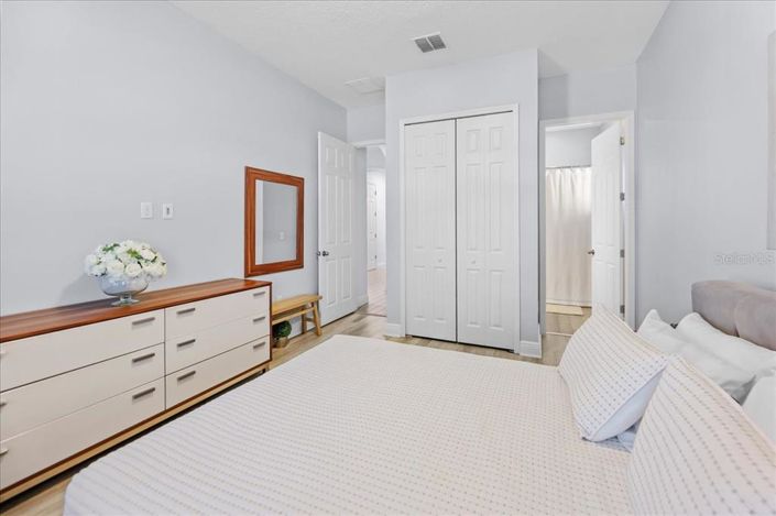 Image No.10-4 Bed Property for sale