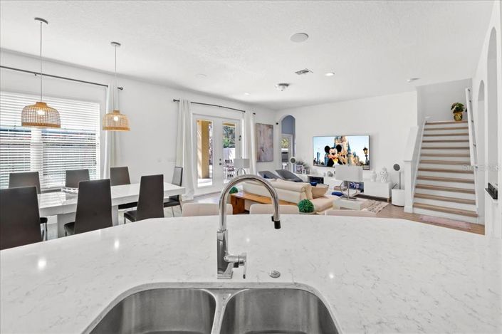 Image No.17-4 Bed Property for sale