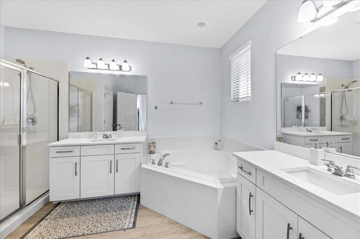 Image No.32-4 Bed Property for sale