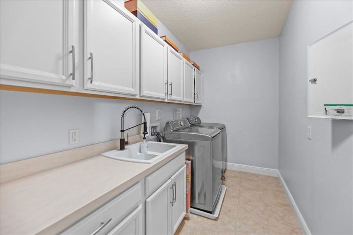 Image No.41-4 Bed Property for sale