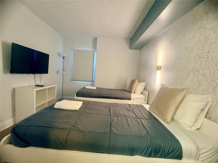 Image No.17-2 Bed Property for sale