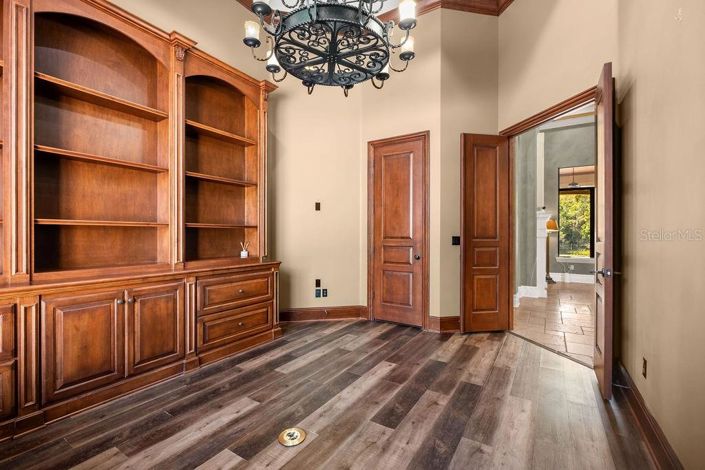 Image No.19-4 Bed Property for sale