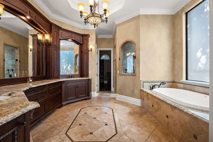 Image No.22-4 Bed Property for sale