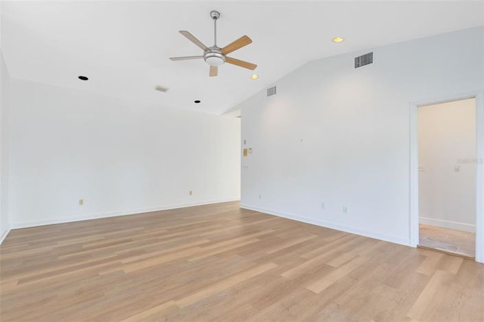 Image No.11-5 Bed Property for sale