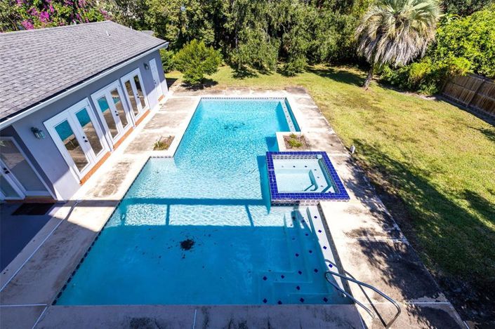 Image No.12-5 Bed Property for sale