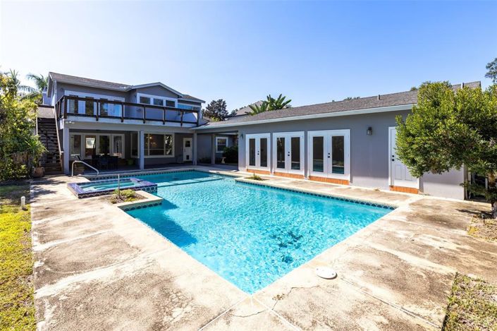 Image No.23-5 Bed Property for sale