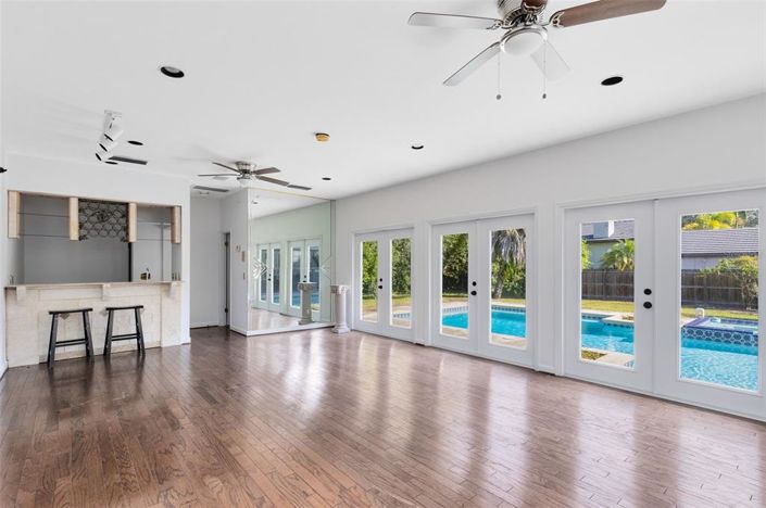 Image No.25-5 Bed Property for sale