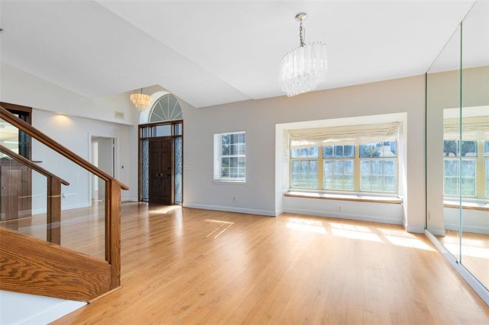 Image No.4-5 Bed Property for sale