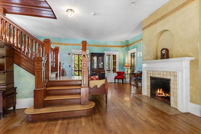 Image No.19-6 Bed Property for sale