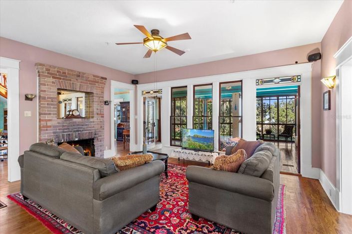 Image No.22-6 Bed Property for sale