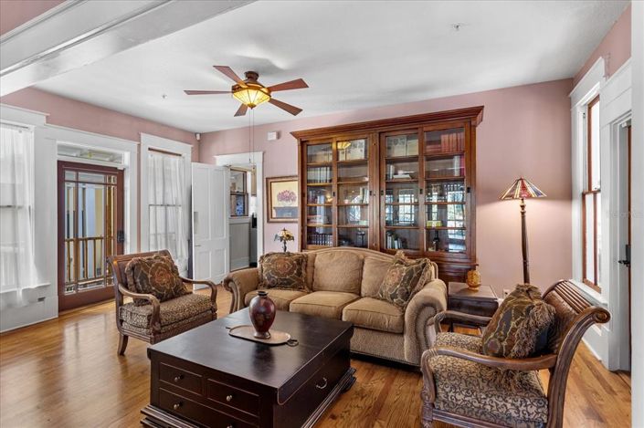 Image No.25-6 Bed Property for sale