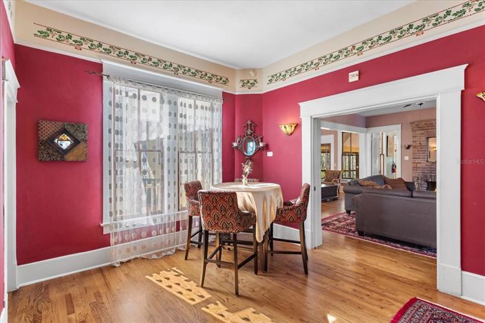 Image No.26-6 Bed Property for sale