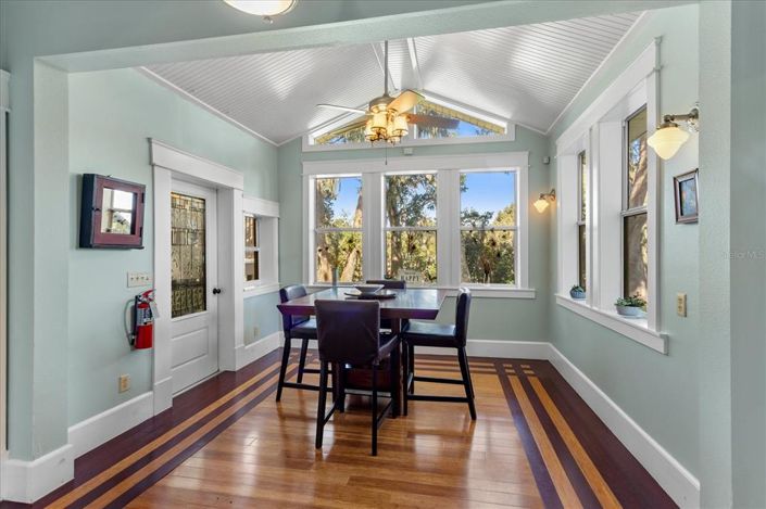 Image No.30-6 Bed Property for sale