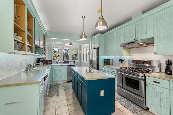 Image No.31-6 Bed Property for sale