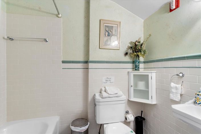 Image No.34-6 Bed Property for sale