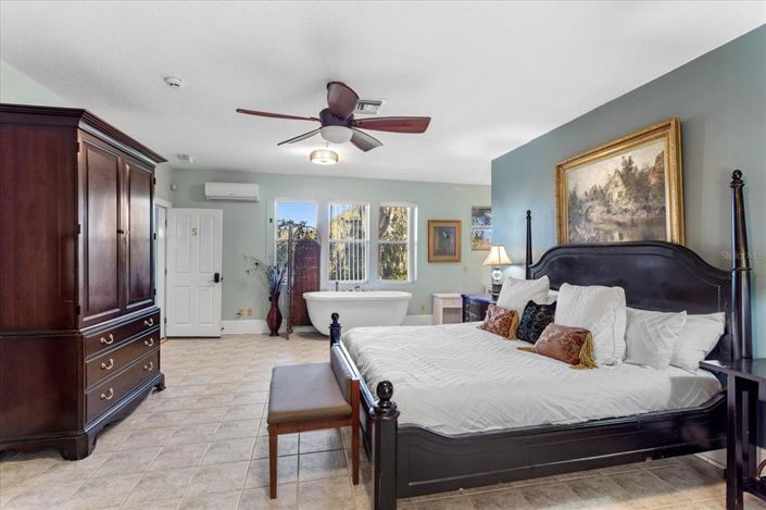 Image No.39-6 Bed Property for sale