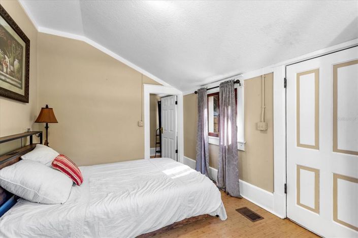 Image No.45-6 Bed Property for sale