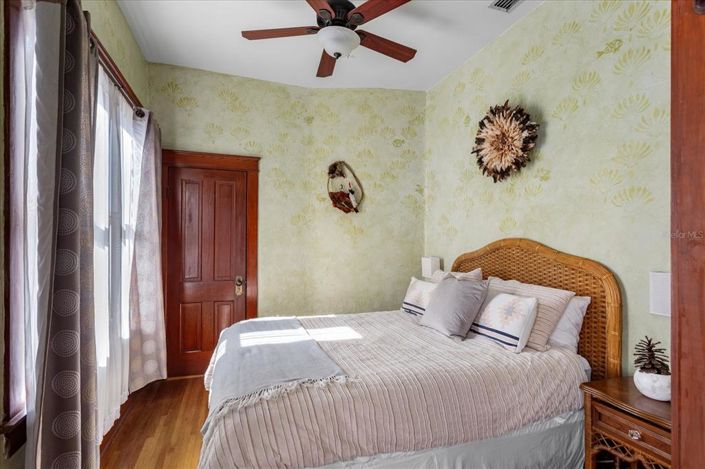 Image No.55-6 Bed Property for sale