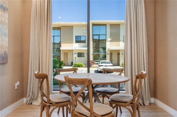 Image No.10-4 Bed Townhouse for sale