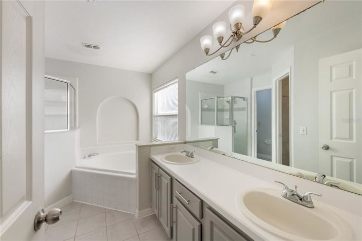 Image No.14-3 Bed Property for sale