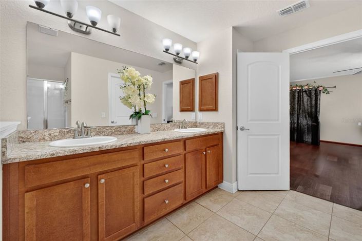 Image No.25-4 Bed Property for sale