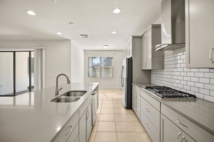 Image No.10-3 Bed Property for sale