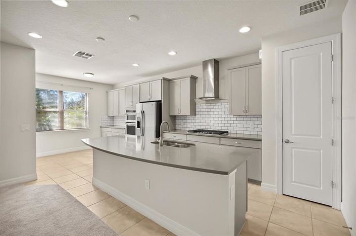 Image No.8-3 Bed Property for sale