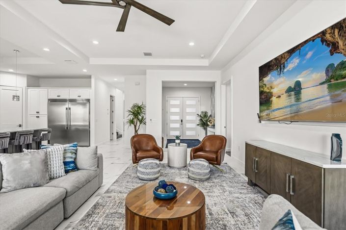 Image No.10-6 Bed Property for sale