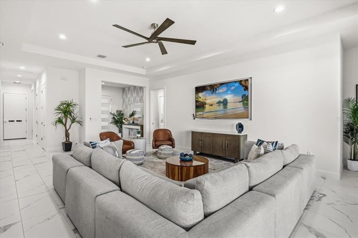 Image No.11-6 Bed Property for sale