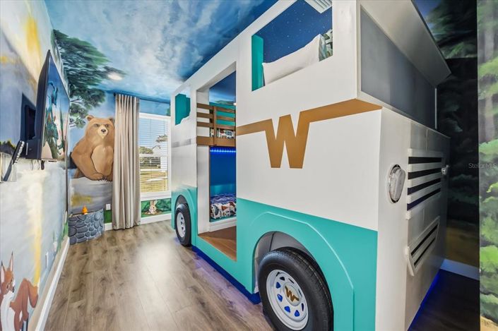 Image No.52-6 Bed Property for sale