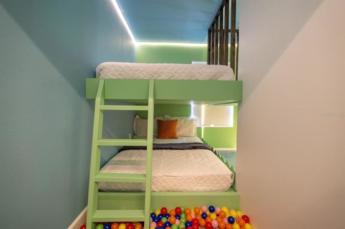 Image No.23-4 Bed Townhouse for sale