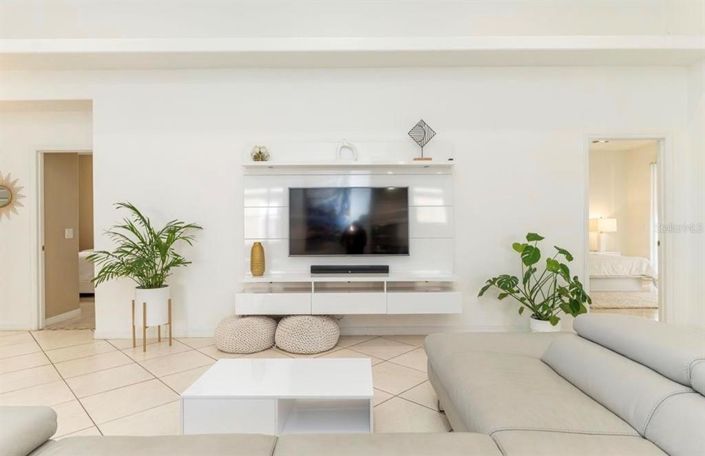 Image No.4-4 Bed Property for sale