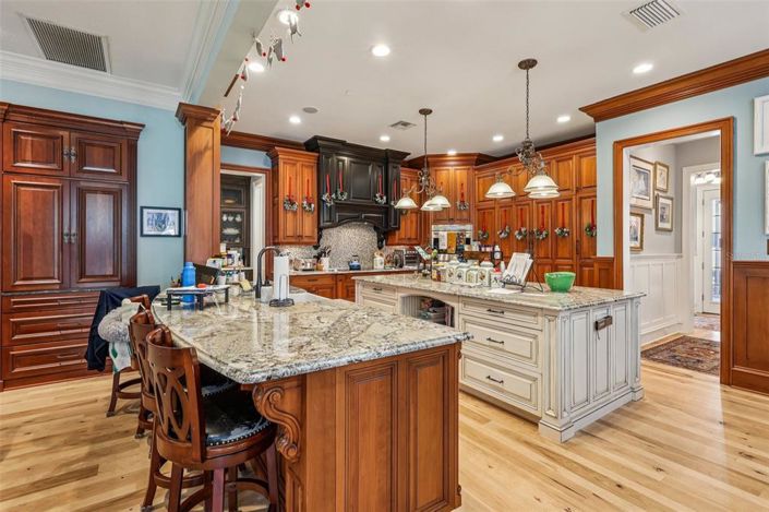 Image No.15-7 Bed Property for sale