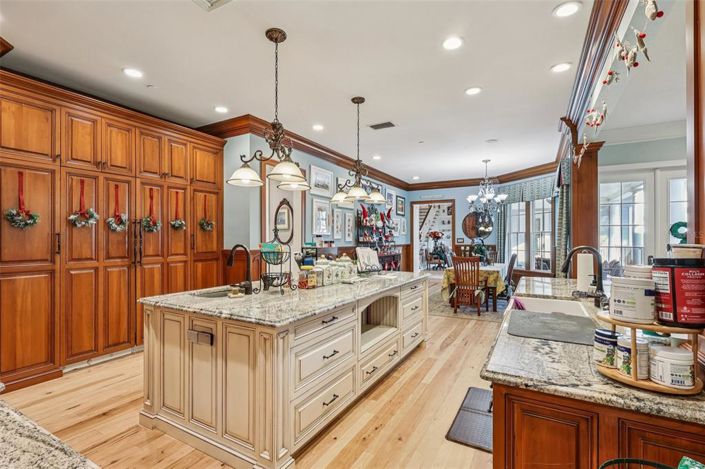 Image No.16-7 Bed Property for sale