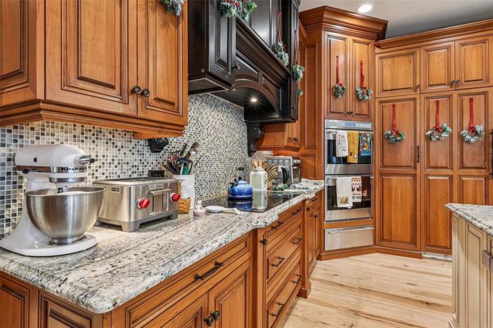 Image No.18-7 Bed Property for sale