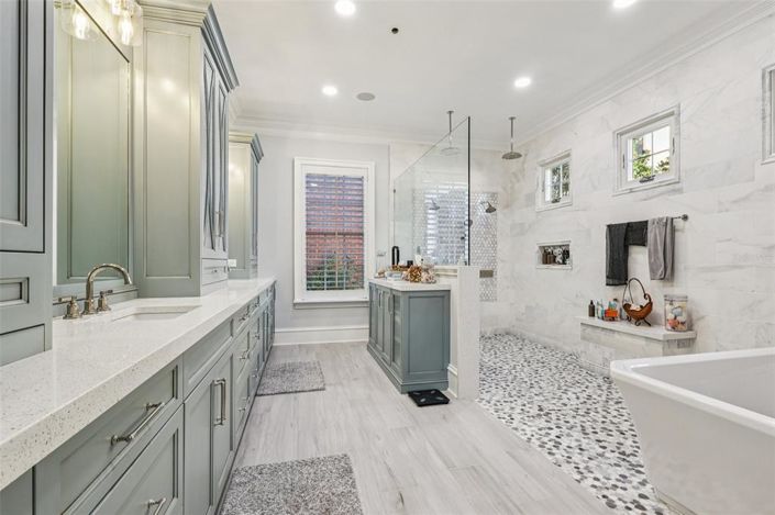 Image No.28-7 Bed Property for sale