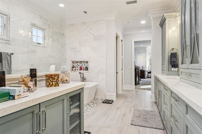 Image No.30-7 Bed Property for sale