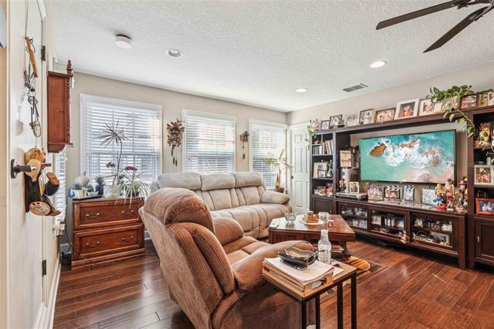 Image No.38-7 Bed Property for sale