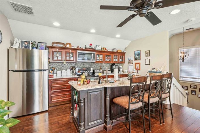 Image No.40-7 Bed Property for sale