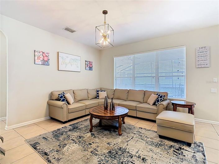 Image No.10-6 Bed Property for sale