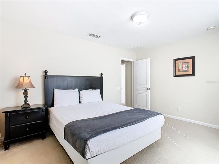 Image No.17-6 Bed Property for sale