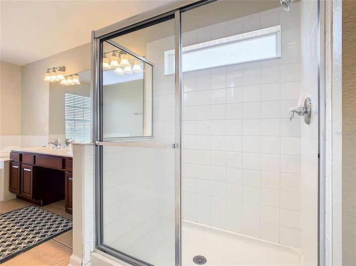 Image No.20-6 Bed Property for sale