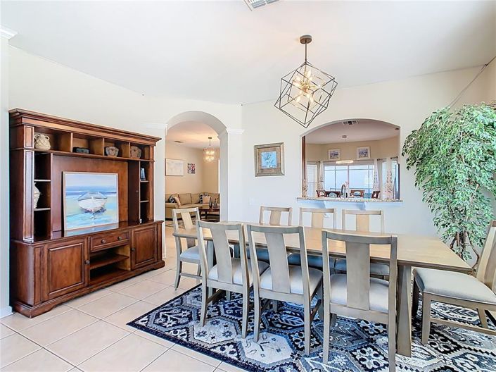 Image No.5-6 Bed Property for sale