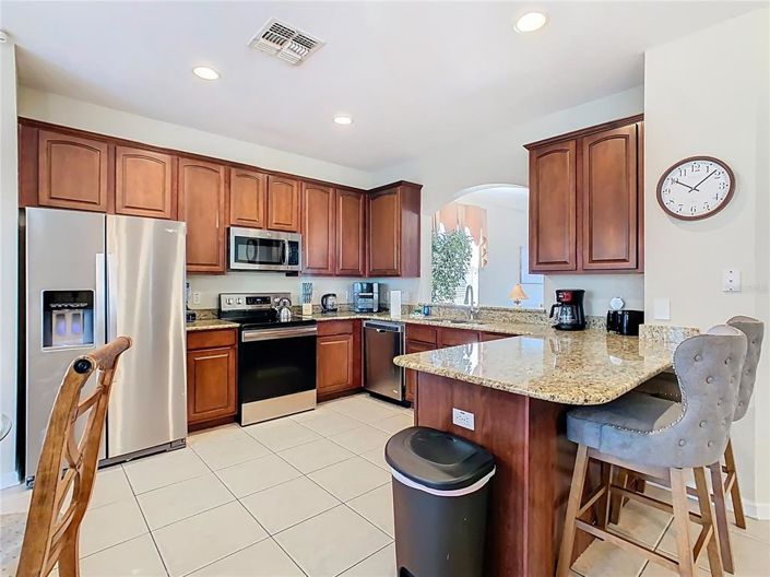 Image No.6-6 Bed Property for sale