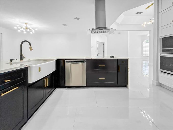 Image No.12-4 Bed Property for sale