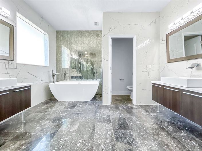 Image No.18-4 Bed Property for sale