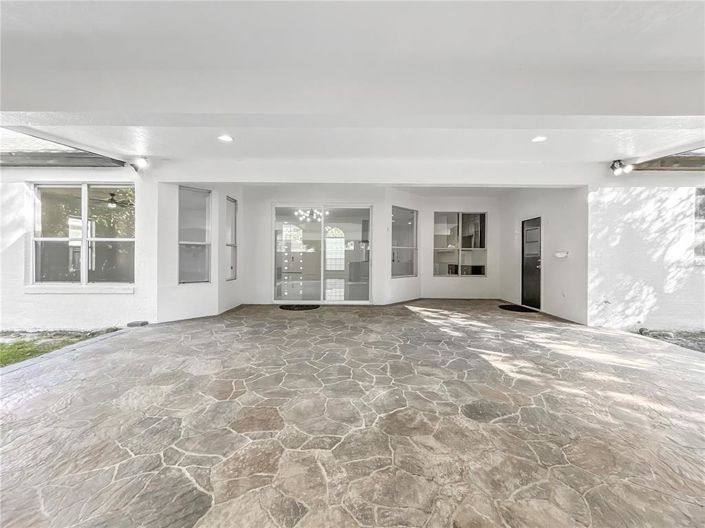 Image No.28-4 Bed Property for sale