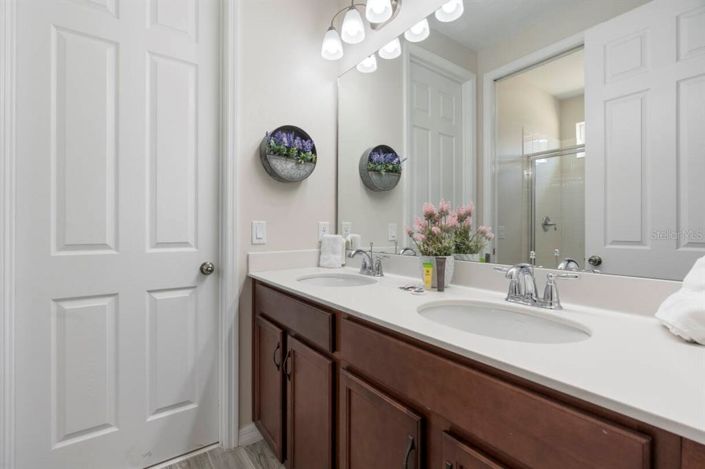 Image No.10-9 Bed Property for sale