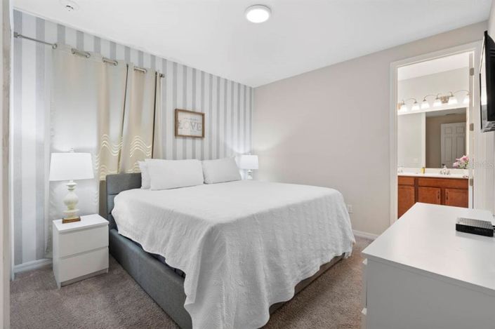 Image No.17-9 Bed Property for sale