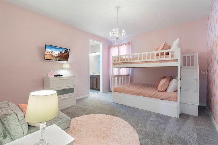 Image No.19-9 Bed Property for sale